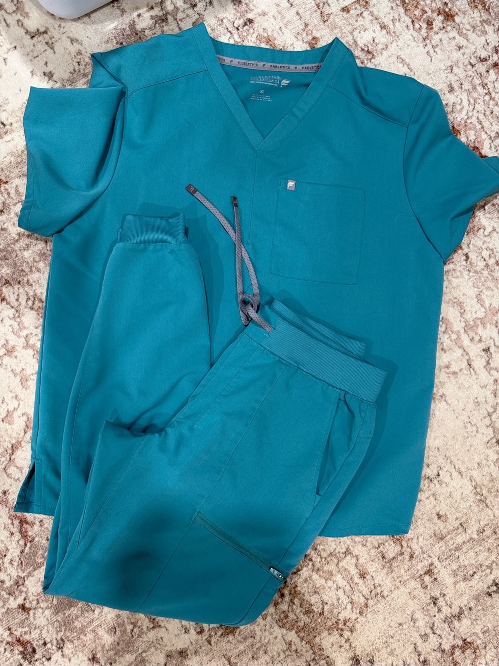 Fabletics Men's Scrub Set in Teal